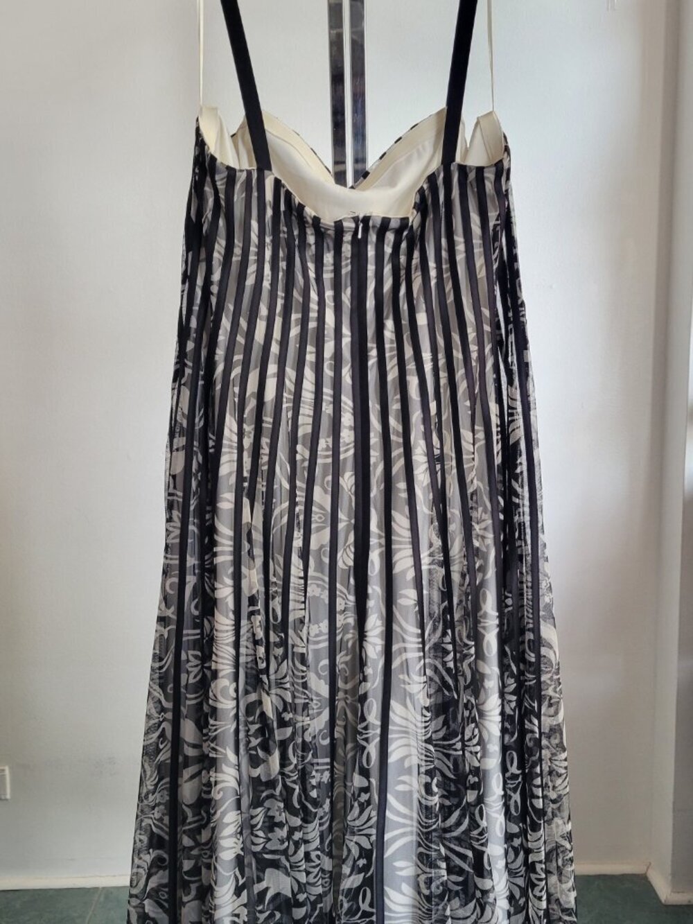 JS Collections Black/Cream Striped Floral Pleated Spaghetti Strap Dress (Size:22 - Picture 4 of 16